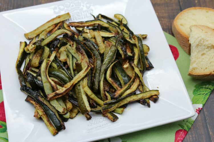 Bastoncini di zucchine al forno senza panatura