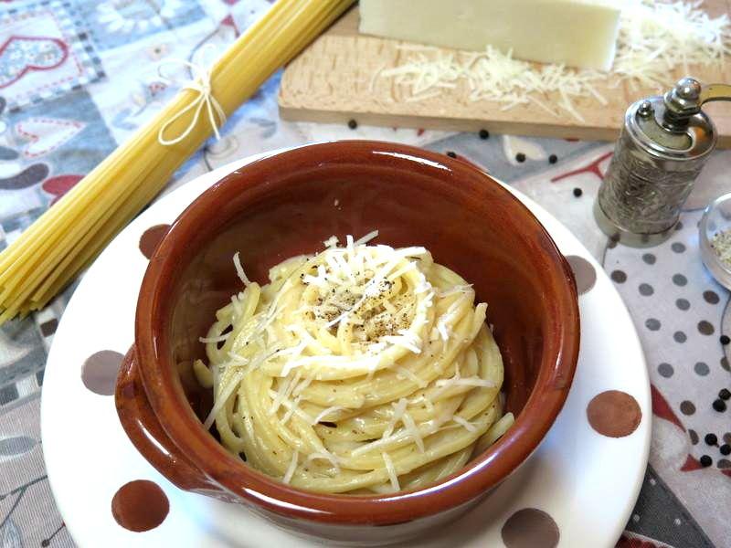 spaghetti cacio e pepe