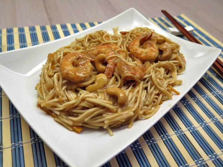 spaghetti di riso con gamberi