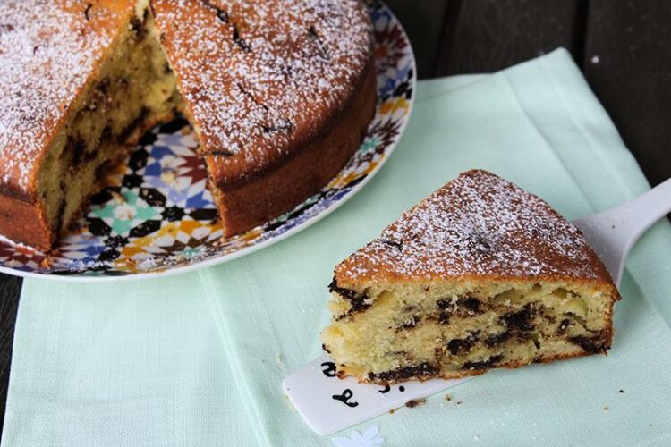 torta con yogurt greco e cioccolato fondente