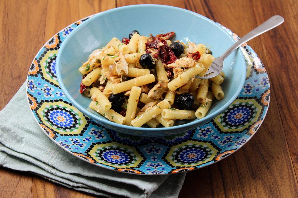 Pasta con tonno e pomodori secchi