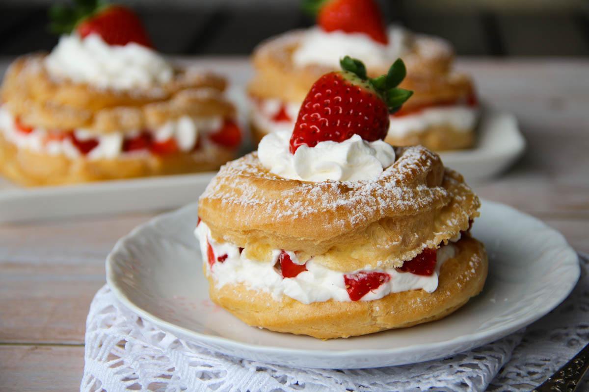 Zeppole panna e fragole