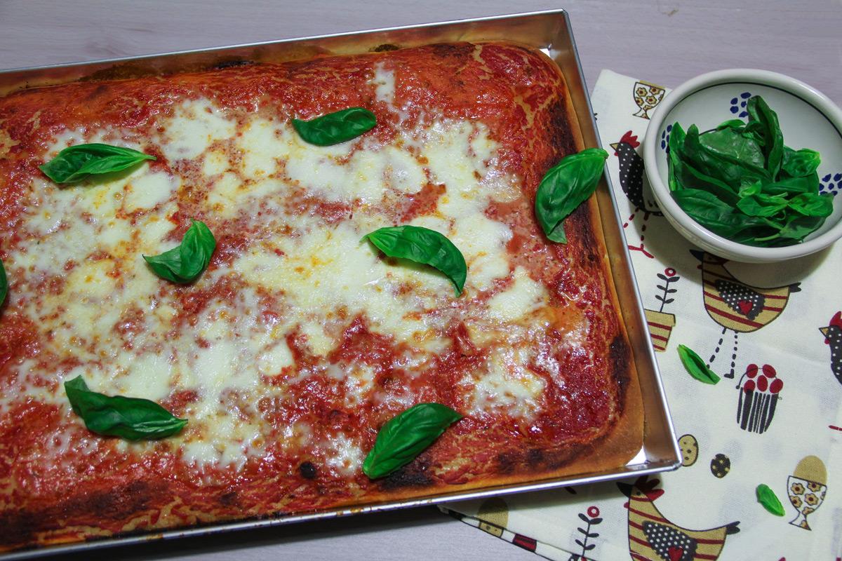 Pizza in teglia con lievito di birra - Le ricette di Teresa