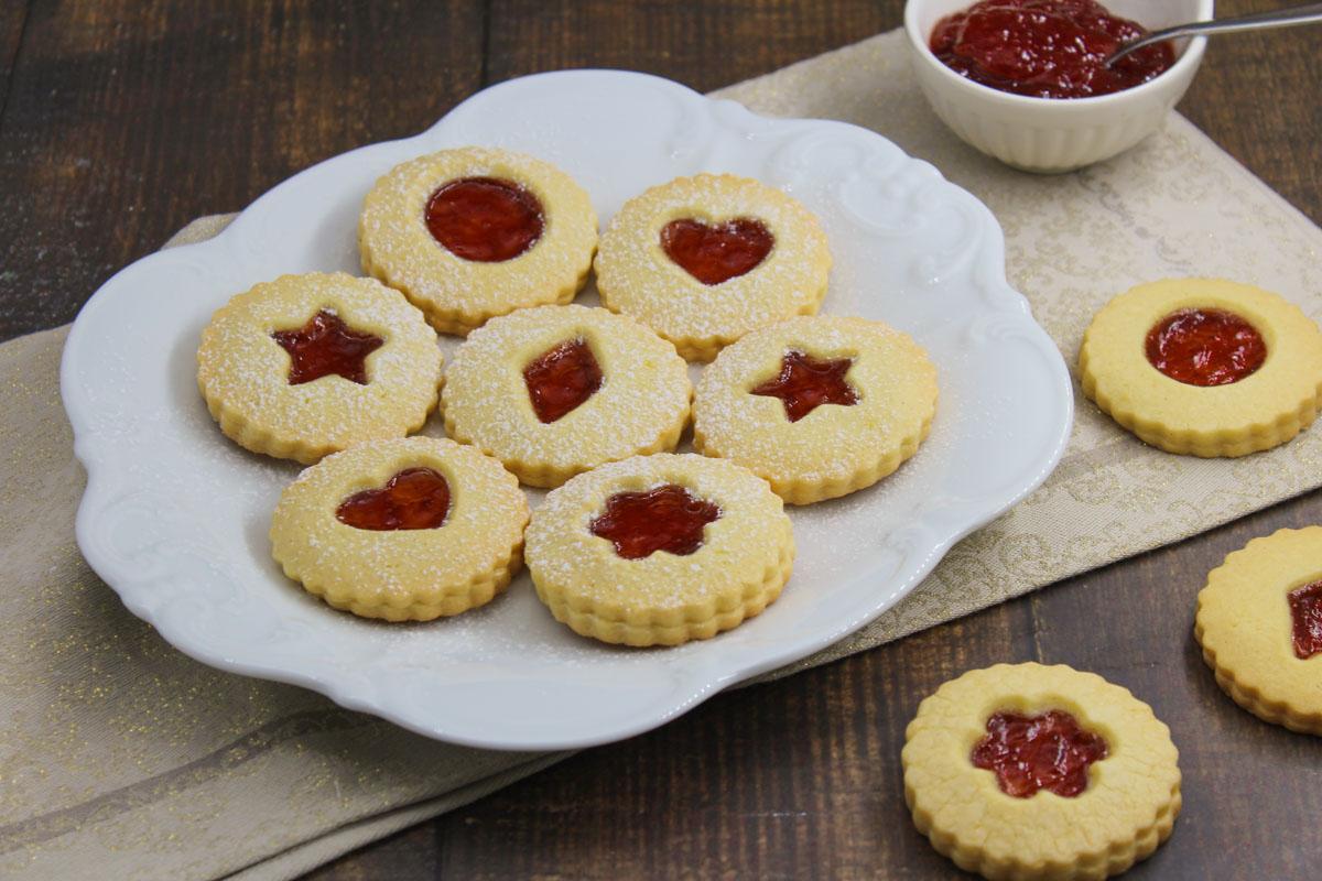 Biscotti alla marmellata di fragole